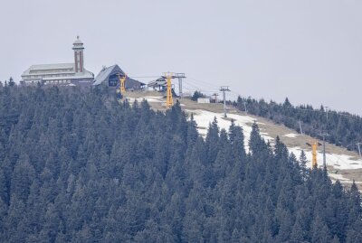 Hier kann man im Erzgebirge zu Ostern noch Skifahren - Das Osterwetter ist dieses Jahr alles andere als frühlingshaft und lädt zum Skifahren ein. Foto: Bernd März