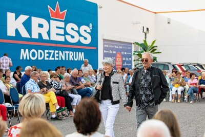 Hier kann man Sommermode-Trends live erleben - Am 7. Juni steigt die "Kress Fashion Party" in Hartmannsdorf. Hier eine Impressionen der Party vom Sommer 2023 Foto: Kress/Archiv