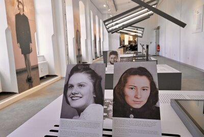 Historischer Ort erinnert: Bundespräsident Frank-Walter Steinmeier mahnt gegen das Vergessen - Die Gedenkstätte Hoheneck ist eröffnet worden. Foto: Ralf Wendland