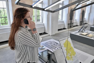 Historischer Ort erinnert: Bundespräsident Frank-Walter Steinmeier mahnt gegen das Vergessen - Die Gedenkstätte Hoheneck ist eröffnet worden - im Bild die 19-jährige Larissa Günther von der Stadtverwaltung Stollberg. Foto: Ralf Wendland