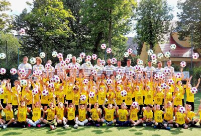 Hoch lebe der Fußball: Das 20. Wacker-Camp ist restlos ausverkauft! - Hoch lebe der Fußball: Im 20. Wacker-Camp trainieren bis Freitag über 70 Kids. Foto: Karsten Repert