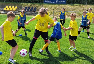 Hoch lebe der Fußball: Das 20. Wacker-Camp ist restlos ausverkauft! - Hoch lebe der Fußball: Im 20. Wacker-Camp trainieren bis Freitag über 70 Kids. Foto: Karsten Repert