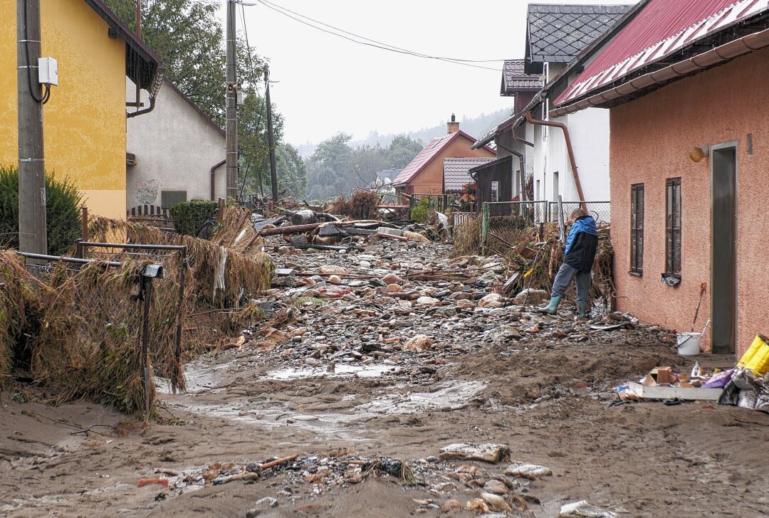 Hochwasserkatastrophe in Tschechien und Polen: Starke Schäden auf Straßen und Häuser - Die Schäden sind gewaltig und mit dem Ahrtalhochwasser vergleichbar. Im Bild: Mikulovice. Foto: Bernd März