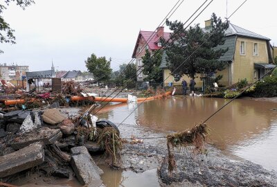 Hochwasserkatastrophe in Tschechien und Polen: Starke Schäden auf Straßen und Häuser - Die Aufräumarbeiten werden Monate dauern. Im Bild: Głubczyce. Foto: Bernd März