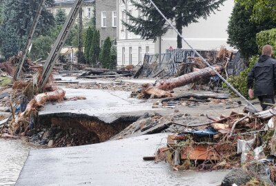 Hochwasserkatastrophe in Tschechien und Polen: Starke Schäden auf Straßen und Häuser - Strommasten sind umgeknickt. Im Bild: Głubczyce. Foto: Bernd März