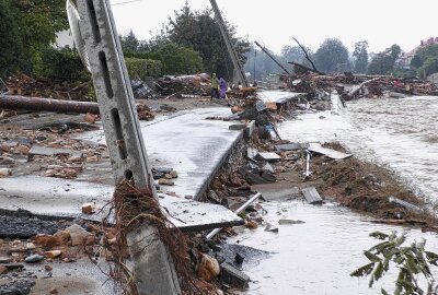 Hochwasserkatastrophe in Tschechien und Polen: Starke Schäden auf Straßen und Häuser - In Wohngebieten staut sich Geröll und Schlamm bis zu 2 Meter hoch, bedeckt Grundstücke. Im Bild: Głubczyce. Foto: Bernd März