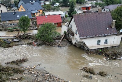 Hochwasserkatastrophe in Tschechien und Polen: Starke Schäden auf Straßen und Häuser -  Das Ausmaß der schlimmen Flutkatastrophe wird immer mehr sichtbar. Im Bild: Mikulovice. Foto: Bernd März