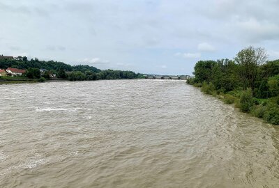 Hochwasserwarnstufe 1 in Dresden erreicht: Elbpegel liegt bei 4,50 Meter - Der Pegelstand der Elbe hat aktuell Hochwasserstufe 1 erreicht .Foto: Daniel Unger/Archiv