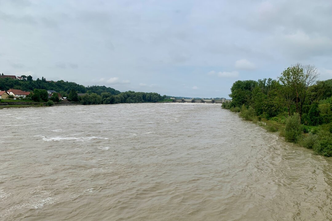 Hochwasserzentrale warnt: Pegel der Elbe in Dresden bis zu 7 Meter - Das Landeshochwasserzentrum Sachsen hat eine amtliche Hochwasserwarnung herausgegeben. Foto: Archiv/ Daniel Unger