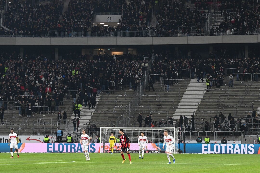 Hohe Strafe für Eintracht Frankfurt nach Krawallen - Eintracht Frankfurt ist für die Ausschreitungen im Rahmen des Bundesliga-Spiels gegen Stuttgart zu einer Geldstrafe verurteilt worden.
