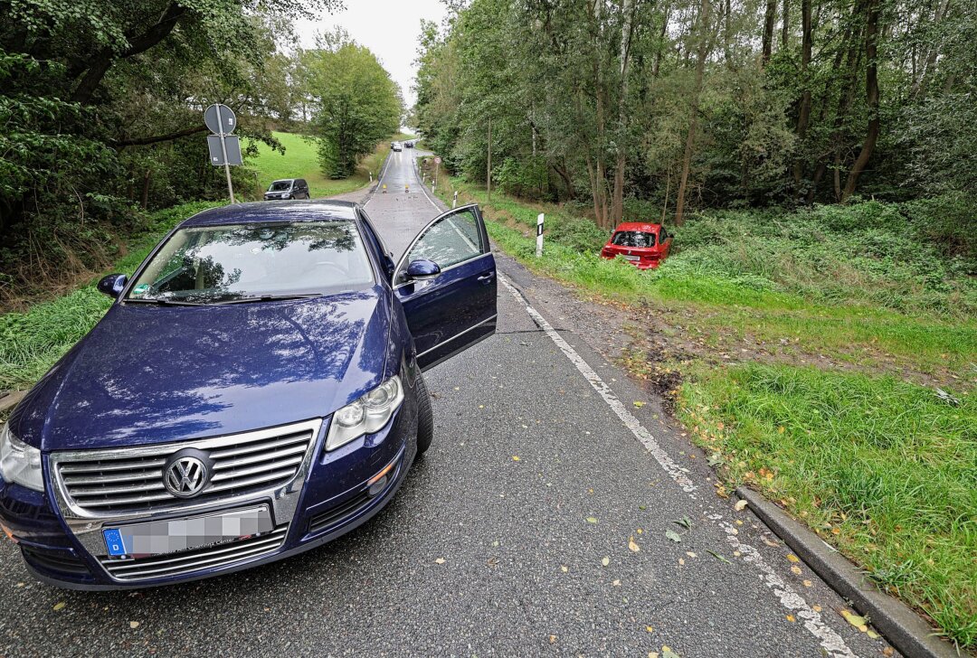 Hoher Sachschaden bei Crash in Crimmitschau: Fahrer im Krankenhaus - Kollision auf gefährlicher Engstelle. Foto: Andreas Kretschel