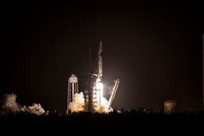 Holzsatellit ins All gestartet - An Bord einer Falcon 9-Rakete von SpaceX wurde "Lignosat" ins All befördert. 