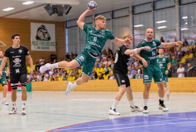 HSG Freiberg behält weiße Weste - Marc Schreiber steuerte 3 Tore zum Sieg der HSG Freiberg Dachse gegen BSC Limbach Oberfrohna bei. Foto: Marcel Schlenkrich