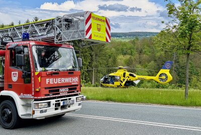 Hubschrauber-Einsatz in Aue: Schwerverletzte bei Gartenunfall am Becherweg - Am Montagnachmittag ereignete sich in der Gartenanlage am Becherweg in Aue ein schwerer Unfall.