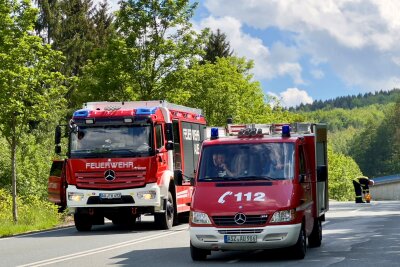 Hubschrauber-Einsatz in Aue: Schwerverletzte bei Gartenunfall am Becherweg - Gegen 14 Uhr wurden zwei Personen bei handwerklichen Tätigkeiten im Garten schwer verletzt. Foto: Daniel Unger