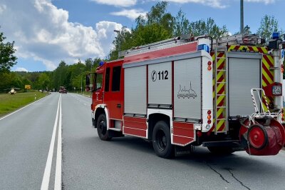 Hubschrauber-Einsatz in Aue: Schwerverletzte bei Gartenunfall am Becherweg - Die zweite Person musste aufgrund der Schwere der Verletzungen mit einem Rettungshubschrauber in eine Klinik transportiert werden. Foto: Daniel Unger