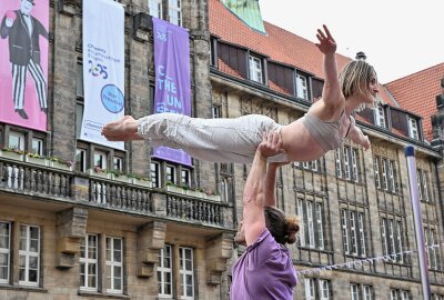 "Hut tut gut": Hutfestival in der Chemnitzer City eröffnet - Freitagnachmittag wurde das diesjährige Hutfestival gebührend eröffnet. Foto: Andreas Seidel