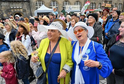 "Hut tut gut": Hutfestival in der Chemnitzer City eröffnet - Freitagnachmittag wurde das diesjährige Hutfestival gebührend eröffnet. Foto: Andreas Seidel