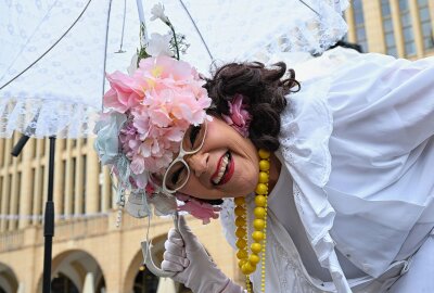 "Hut tut gut": Hutfestival in der Chemnitzer City eröffnet - Freitagnachmittag wurde das diesjährige Hutfestival gebührend eröffnet. Foto: Andreas Seidel