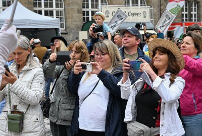 "Hut tut gut": Hutfestival in der Chemnitzer City eröffnet - Freitagnachmittag wurde das diesjährige Hutfestival gebührend eröffnet. Foto: Andreas Seidel