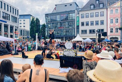 Hutfestival verwandelt Chemnitz in große Bühne: Bilder vom Samstag - Impressionen vom Hutfestival am Samstag. Foto: Steffi Hofmann