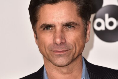 "Ich bin schockiert": Nun wehrt sich John Stamos gegen die Hass-Welle - "Full House"-Star John Stamos ist "schockiert" über die kritischen Kommentare im Netz.