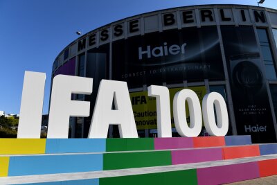 IFA-Trend: Zurücklehnen bitte, Ihr Gerät erledigt das - Auf der Elektronikmesse IFA stellen gleich mehrere Anbieter Produktneuheiten bei den Haushaltsgeräten vor, die für uns mitdenken sollen.