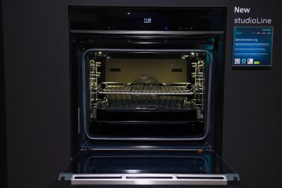 IFA-Trend: Zurücklehnen bitte, Ihr Gerät erledigt das - Mittlerweile kann der Backofen "iQ700" für rund 80 verschiedene Anwendungsfälle automatisch das passende Programm wählen - und es sollen noch mehr werden.