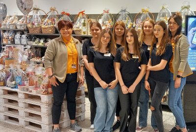 IHK in Plauen macht den Girls-Day zur Chefinnensache! - Im Globus-Warenhaus (im Bild) sowie bei Vowalon, Unico und bei der Ecovis WWS Steuerberatungsgesellschaft erlebten die Schülerinnen einen spannenden Girls-Day. Fotos: GW / Pressebüro Repert 