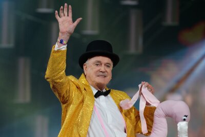 Ikone des britischen Humors: John Cleese wird 85 - John Cleese bei der Verleihung des "Deutschen Comedypreises 2019" für sein Lebenswerk. (Archivbild)