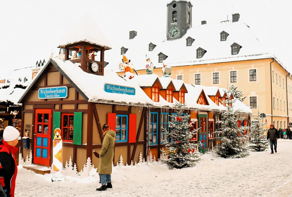 Immer höhere Gema-Gebühren: Bleibt dieser Weihnachtsmarkt im Erzgebirge stumm? - Der Annaberger Weihnachtsmarkt kämpft mit den steigenden Gema-Gebühren und appelliert an die Tradition. Robby Schubert (Fotos) machte dazu eine Mundart-Kolumne. Fotos: Ilka Ruck (Archiv)