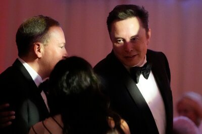 Impfgegner als Gesundheitsminister? Neuer Trump-Aufreger - Auch Tech-Milliardär Elon Musk, für den Trump eine externe Berater-Rolle vorgesehen hat, war dabei.