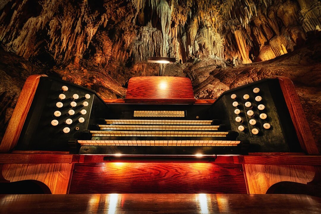 In dieser Höhle spielen die Steine die Musik - Die Orgel in den Luray Caverns gilt als das größte unterirdische Musikinstrument der Welt. Gespielt wird sie allerdings nur zu besonderen Anlässen.