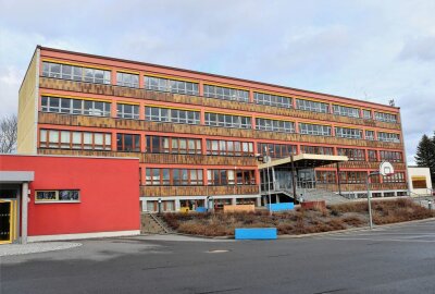 In Eppendorf fallen pro Woche mehr als 100 Unterrichtsstunden aus - An der Heiner-Müller-Oberschule Eppendorf fällt sehr viel Unterricht aus. Foto: Knut Berger