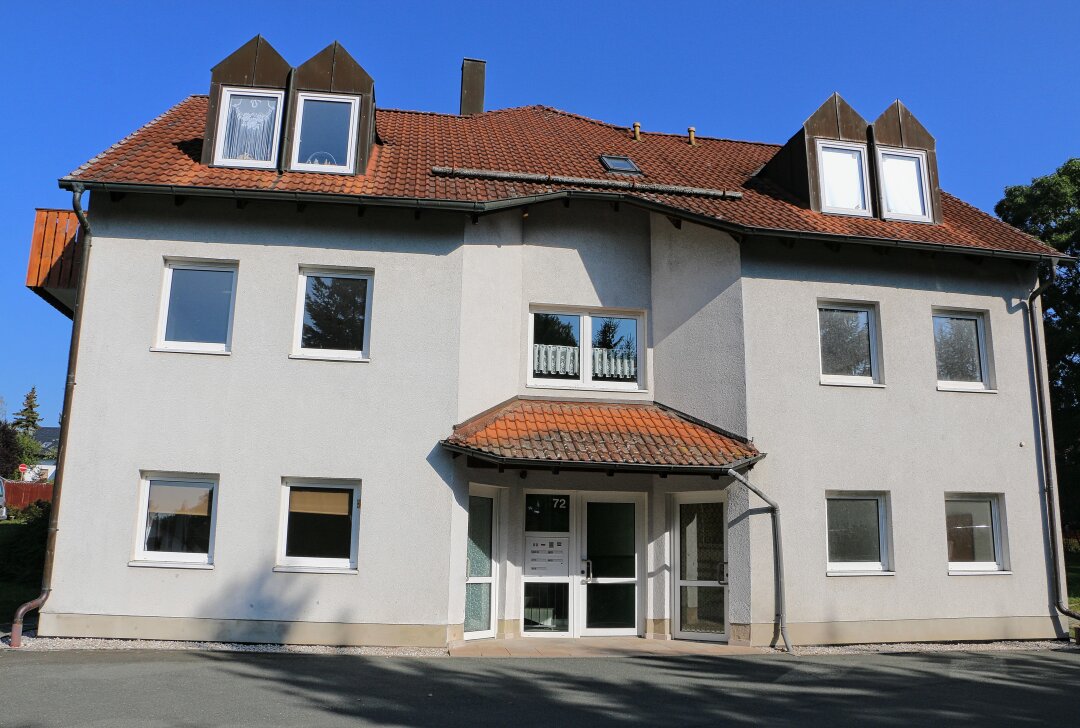 In Heinersgrün könnten neue Wohnungen entstehen - Das Wohnhaus in Heinersgrün. Foto: Simone Zeh