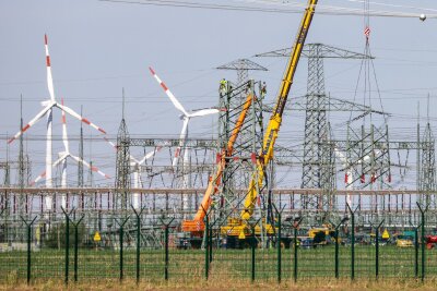 Industriegipfel beim Kanzler ohne Mehrheit - Der Ausbau der Stromnetze sorgt für Belastungen.