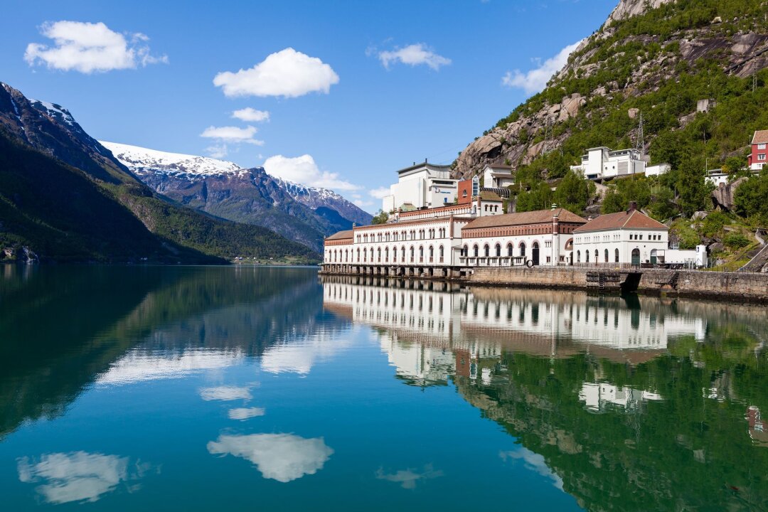 Industriekultur im Fjordland: In die Gründerzeit Norwegens - Kraftwerk Tyssedal: Der Jugendstilbau ist heute Industriedenkmal und beheimatet das Kraftmuseet.