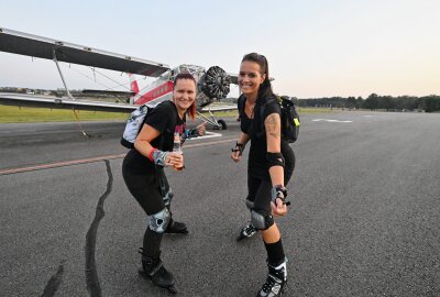 Inline Skating Night erneut ein Anziehungspunkt - Diana Brunner aus Chemnitz (li.) und Carina Kirbach aus Leukersdorf (re.) waren bei der Inline Skating Night dabei. Foto: Ralf Wendland