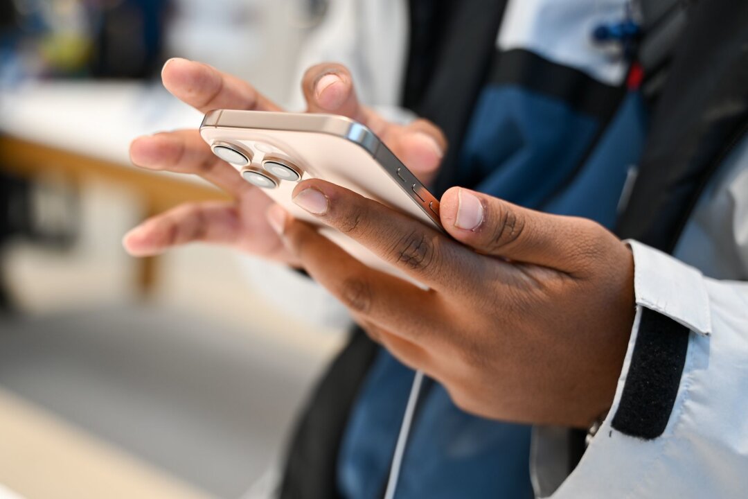 iPhone-Streit in Indonesien: Was das für Touristen heißt - Verkaufsverbot für Apple: Das iPhone 16 darf in Indonesien wegen unzureichender lokal produzierter Teile nicht verkauft werden.