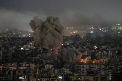 Israel greift erneut südliche Vororte Beiruts an - Israels Armee hat nach eigenen Angaben in einem Bunker der Hisbollah ein Millionenvermögen entdeckt.