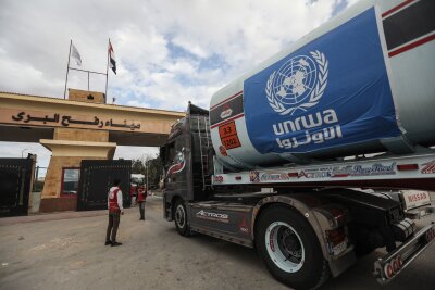 Israel verbietet UNRWA Arbeit auf seinem Staatsgebiet - UN-Generalsekretär António Guterres und wichtige westliche Verbündete Israels hatten bis zuletzt vor einem UNRWA-Verbot gewarnt. Dies würde Anstrengungen, das menschliche Leid und die Spannungen im Gazastreifen zu vermindern, konterkarieren, sagte Guterres.