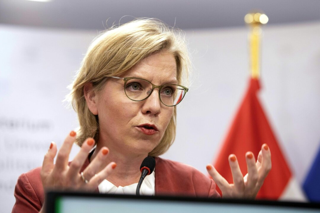 Ja zu EU-Gesetz: Österreichs ÖVP zeigt Grünen-Ministerin an - Klimaschutzministerin Leonore Gewessler ist in der Kritik: Sie "stellt sich über die Verfassung, weil sie es mit ihrer grünen Ideologie nicht vereinbaren kann, gesetzeskonform zu handeln."