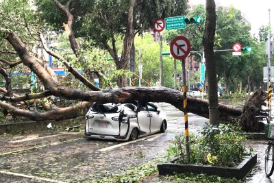 Japan bereitet sich auf Tropensturm "Kong-rey" vor - In Taiwan hat der Taifun "Kong-rey" für Verwüstung gesorgt.