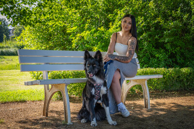 Jasmin (19) aus Werdau: Inspiriert von Hund Amy, Freundin Leonie und einem Geschenk ihrer Mutter - Persönlich liebt Jasmin Musikrichtungen wie Techno, Eminem und Rap.
