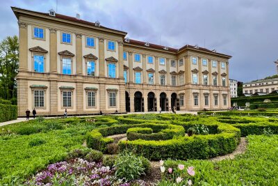 Jenseits von Prater und Hofburg: Das Wien der Einheimischen - Grüne Oase: Verliebte und andere Besucher lockt es in den Park des Gartenpalais Liechtenstein.