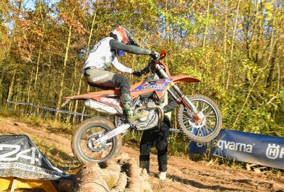 Jeremy Sydow dominierte das Enduro-EM-Finale - Der "Oldie" Edgar "Eddi" Hübner wurde an beiden Tagen zweitbester Deutscher. Foto: Thorsten Horn