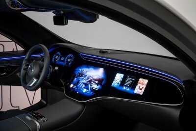 Jetzt bekommen auch Beifahrer ihr eigenes Display - Breitwand-Erlebnis: Moderne Autos verfügen über zuweilen üppige Bildschirmwelten - immer mehr beziehen sie auch den Beifahrer mit ein.