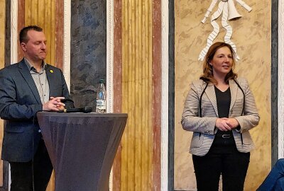 Jörg Schmidt: "Mehrwertsteuer-Erhöhung nimmt den Appetit!" - Hier gibt es ein paar Bildimpressionen vom Dialogabend in Leubnitz, zu dem der Landtagskandidat Jörg Schmidt eingeladen hatte. Fotos: Karsten Repert