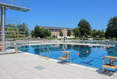 Johannisbad Freiberg bittet zum "Sprung ins Glück" - Das Freiberger Johannisbad bietet beste Bedingungen für den Badespaß. Foto: Renate Fischer/Archiv