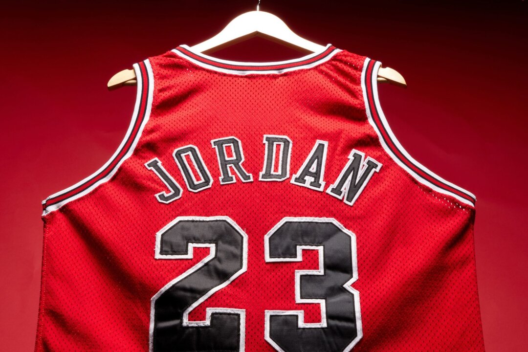 Jordan-Trikot könnte bei Auktion Millionen US-Dollar bringen - Ein ganz besonders Trikot des Ex-Basketballstars steht zur Auktion.